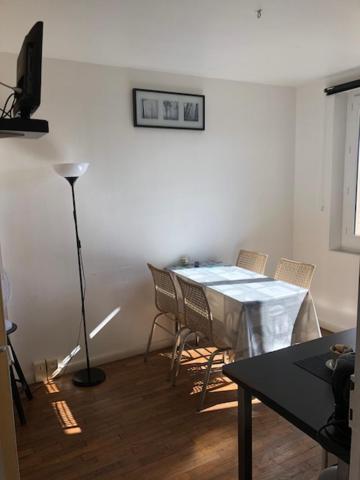 Jardin Fleury Apartment Gien Bagian luar foto